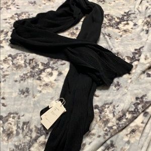 🌺 black one piece 🧣 scarf 🌺